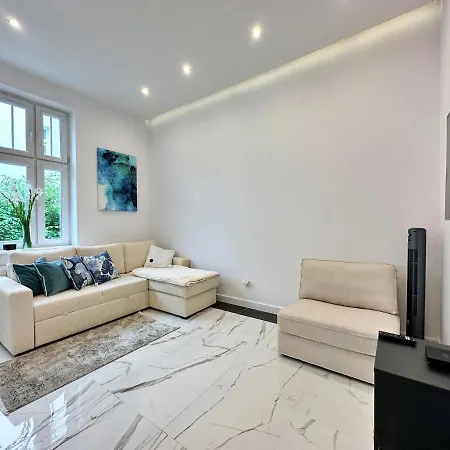 The Canvas Corner, 200 M Beach 350 M Monte Cassino Apartament *